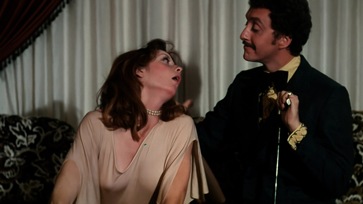 Dandified hero Frank Kress with Amy Farrell in The Gore Gore Girls (1972)