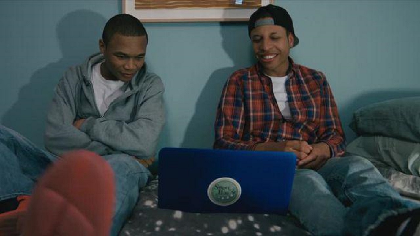 (l to r) Miles (Derek Simmons Jr.) and his best friend Parker (Lamar George) watch horror films in Gorenos (2016)