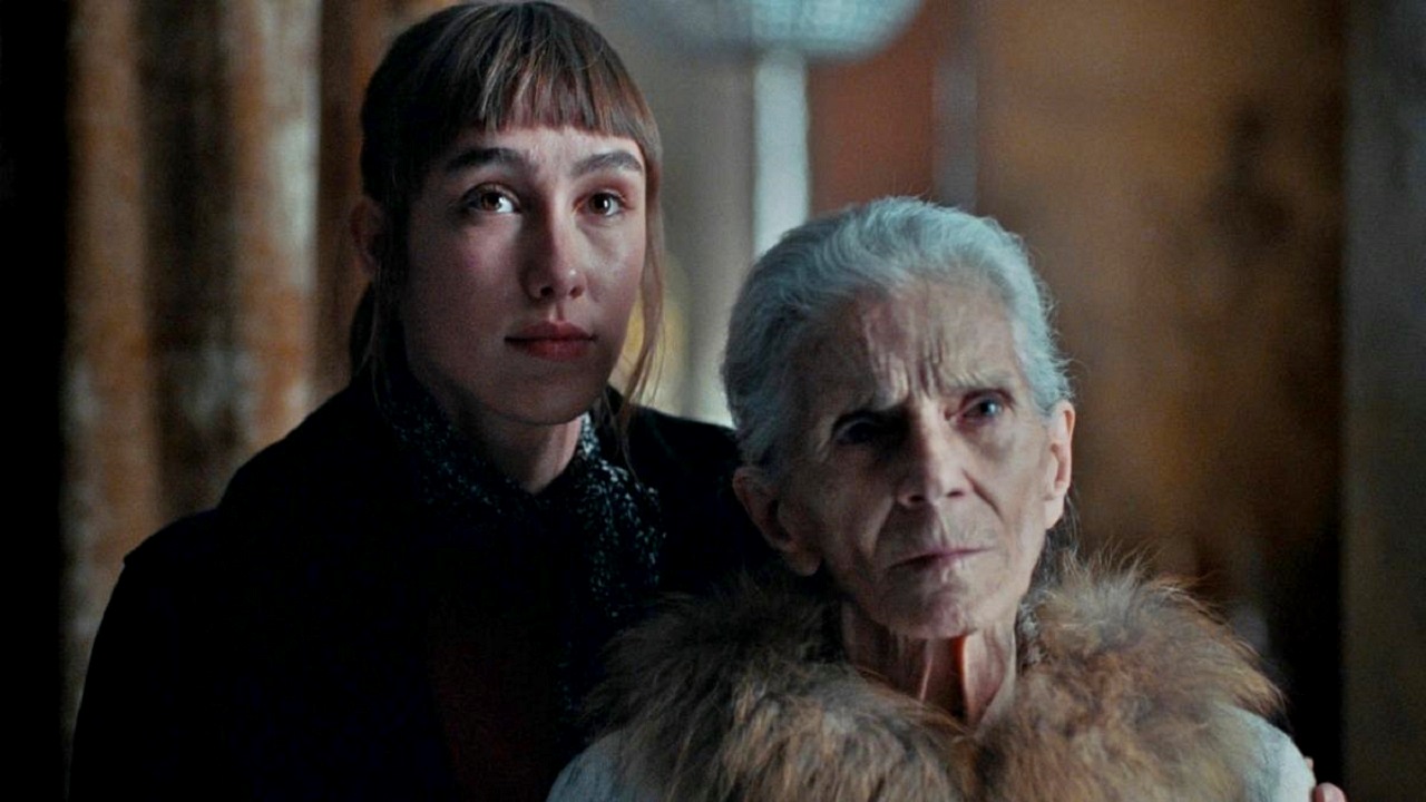 Almudena Amor and Vera Valdez in The Grandmother (2021)
