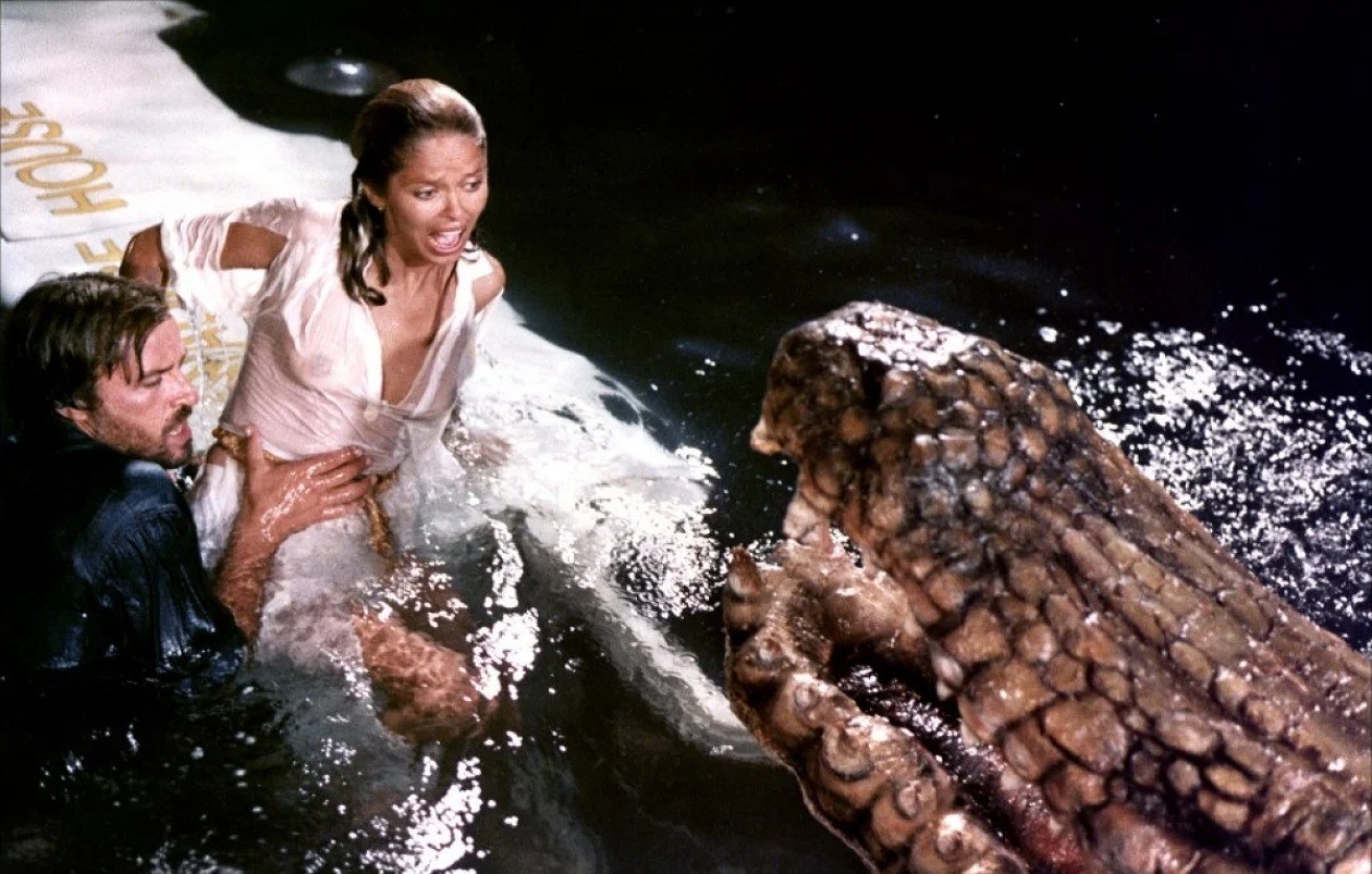 Claudio Cassinelli and Barbara Bach vs a giant alligator in The Great Alligator (1979)