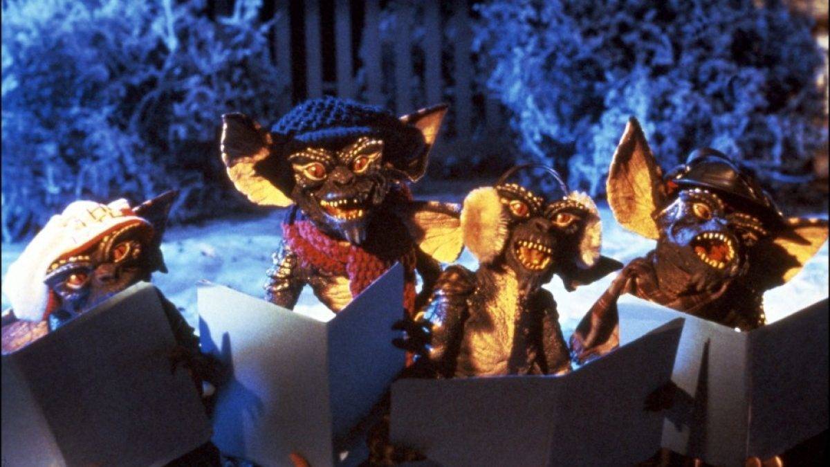 Gremlins Christmas-carolling in Gremlins (1984)