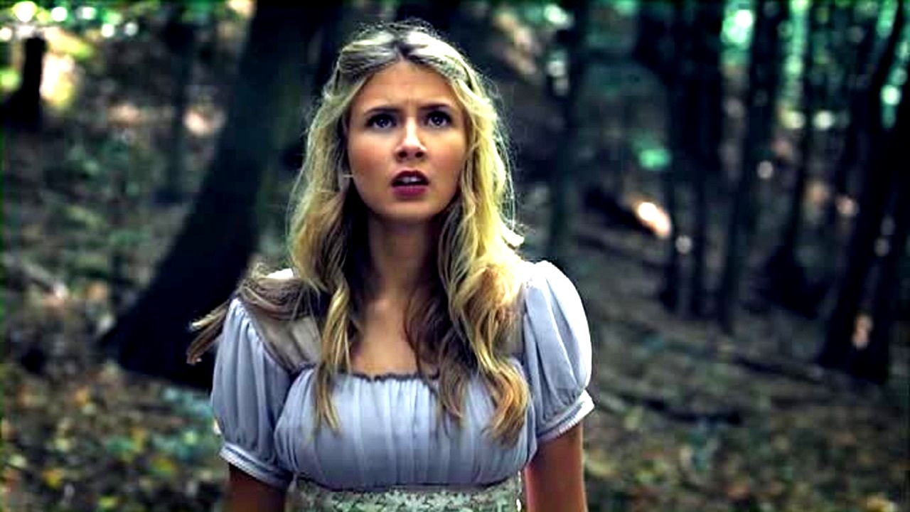 Eliza Bennett as Snow White in Grimm's Snow White (2012)