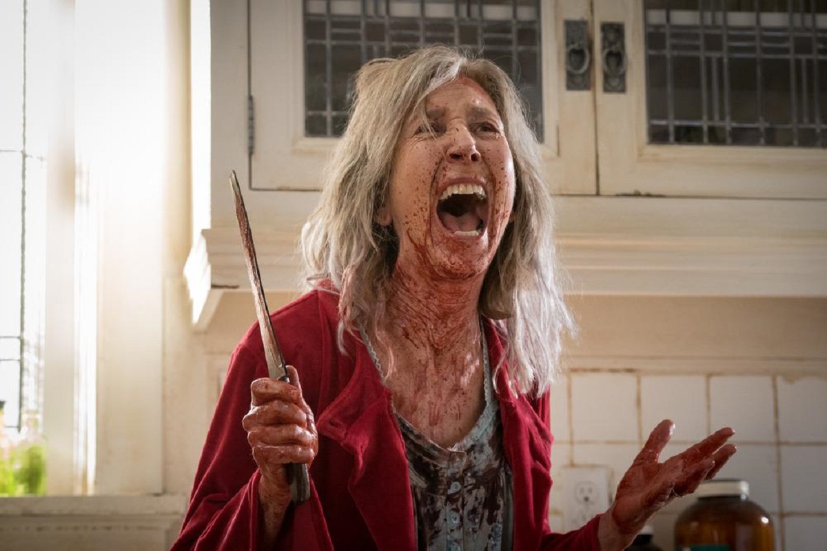 A maddened Lin Shaye under the influence of the ju-on in The Grudge (2020)