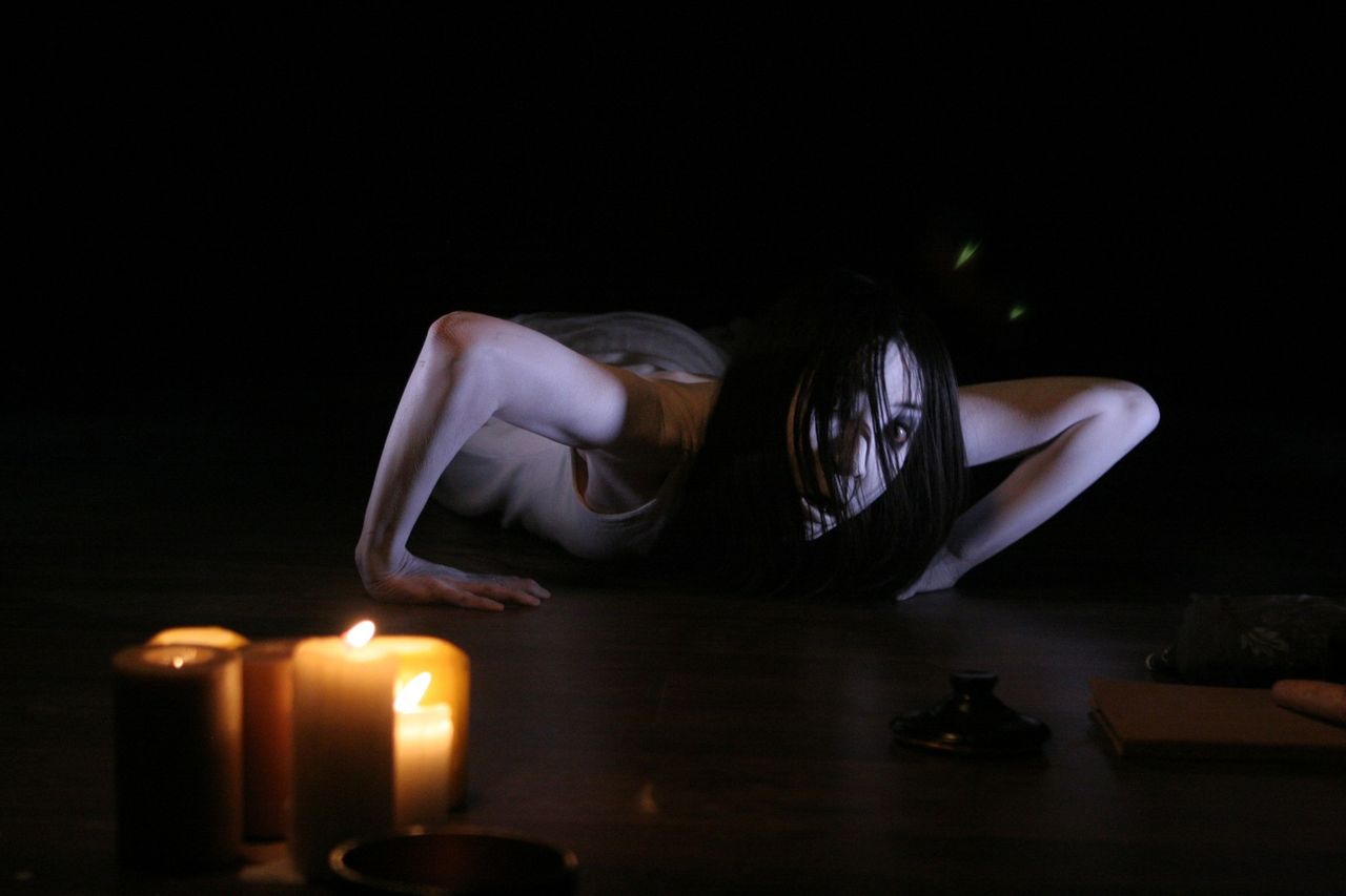 An attempt to exorcise Kayako (Aiko Horiuchi) in The Grudge 3 (2009)