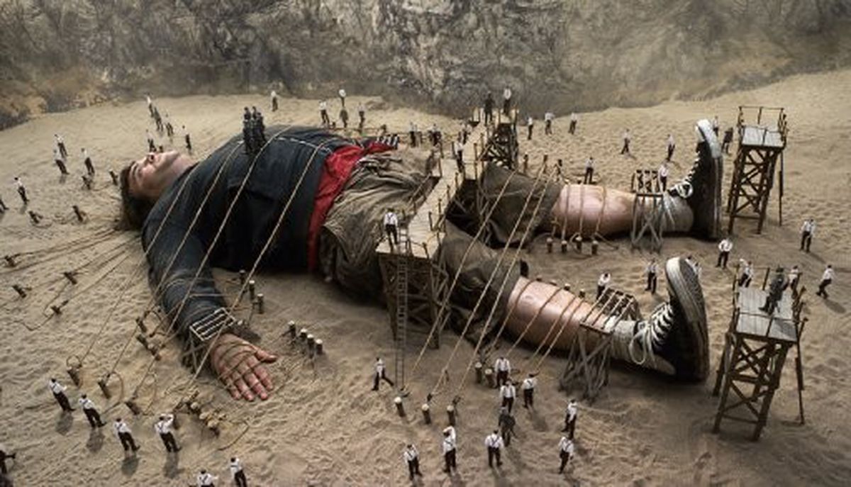 Lemuel Gulliver (Jack Black) imprisoned on the beach by the Lilliputians in Gulliver's Travels (2010)