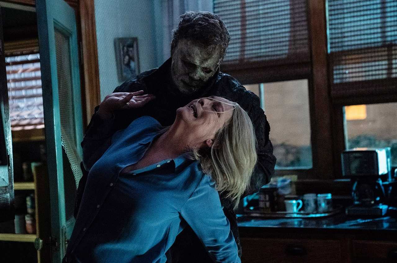 Michael Myers (James Jude Courtney) and Laurie Strode (Jamie Lee Curtis) in Halloween Ends (2022)