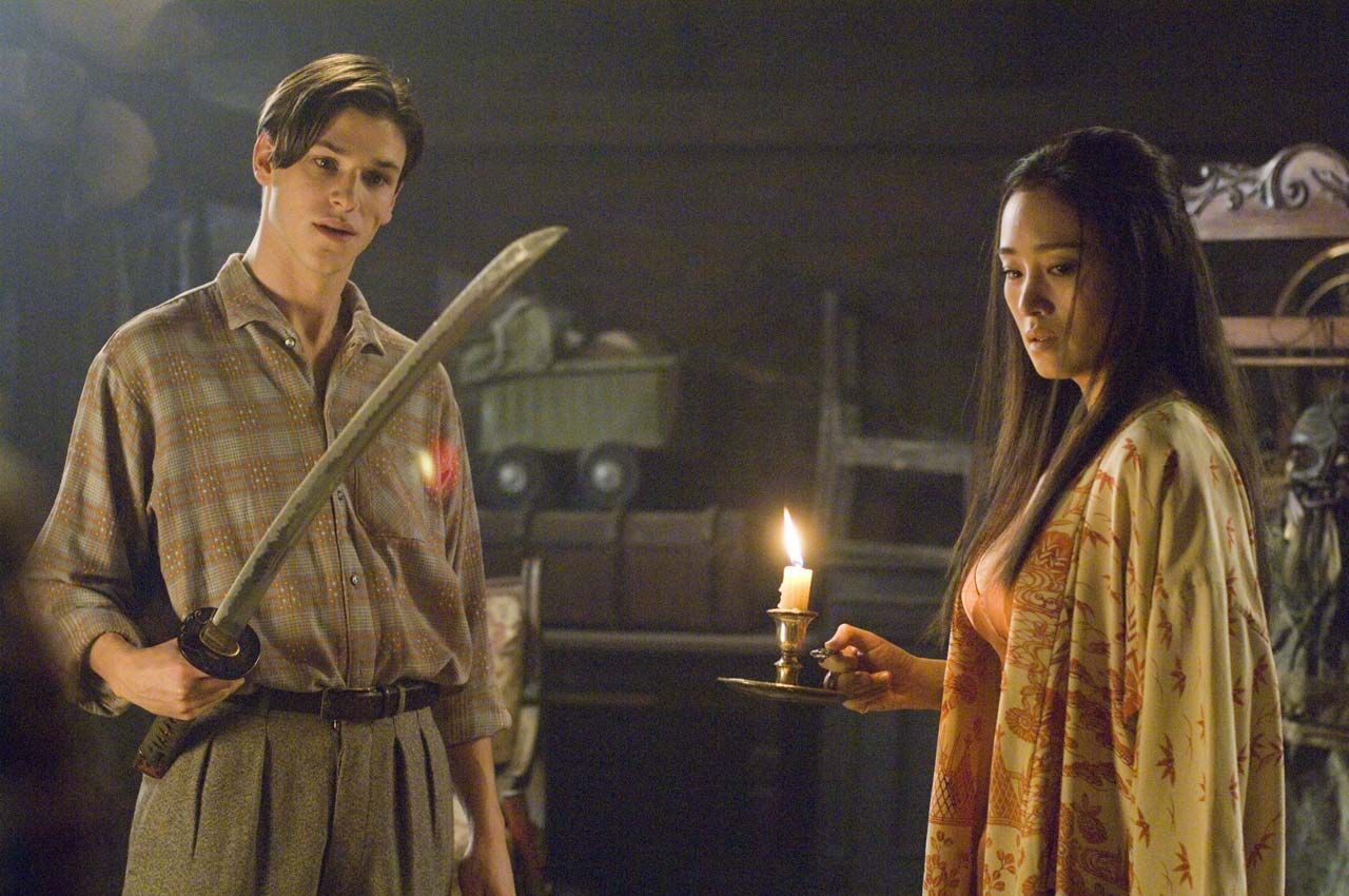 Hannibal lecter (Gaspard Ulliel) and Lady Murasaki (Gong Li) in Hannibal Rising (2007)