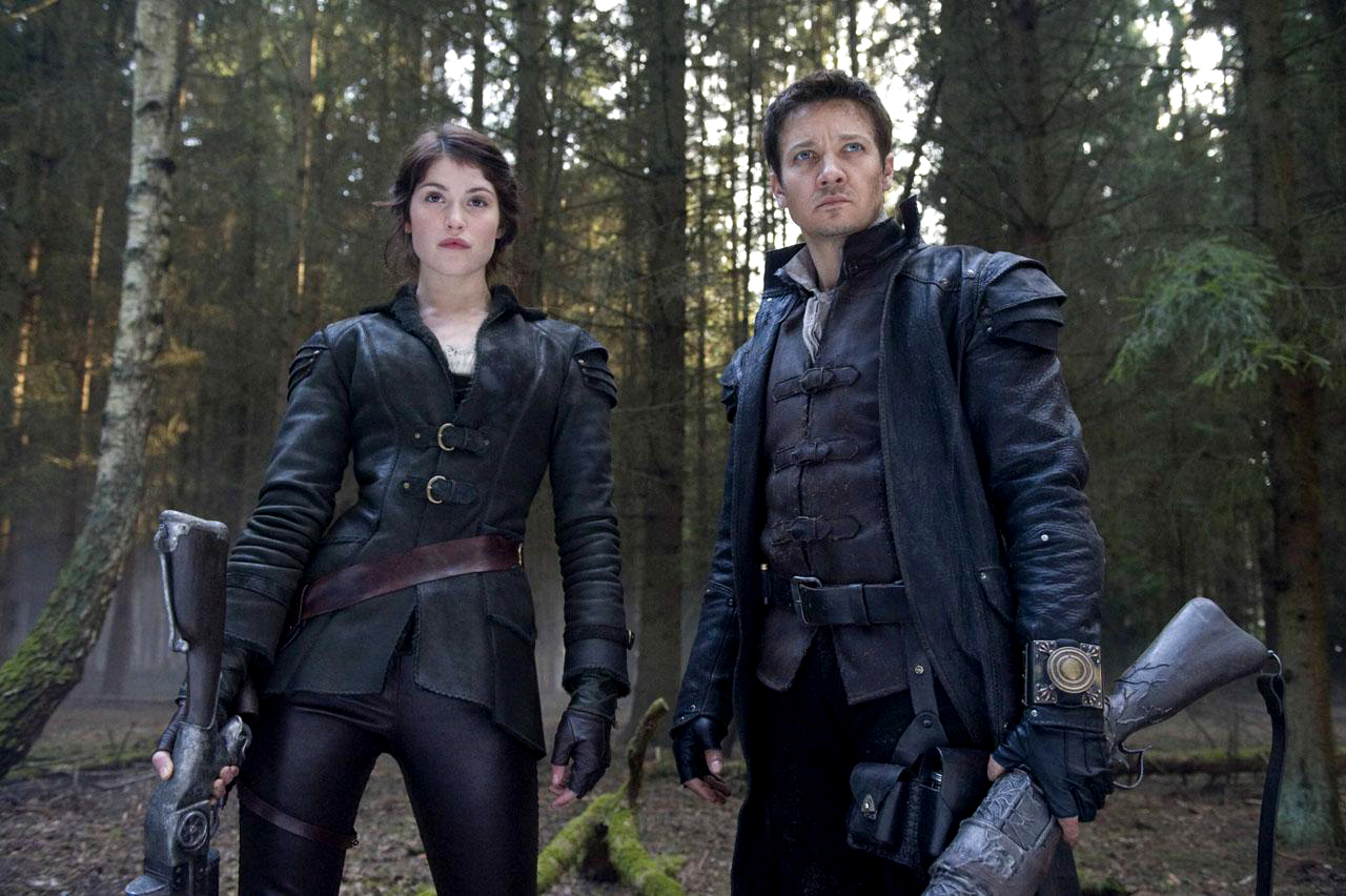 Gretel (Gemma Arterton) and Hansel (Jeremy Renner) ready for a spot of witch-hunting in Hansel & Gretel Witch Hunters (2013)