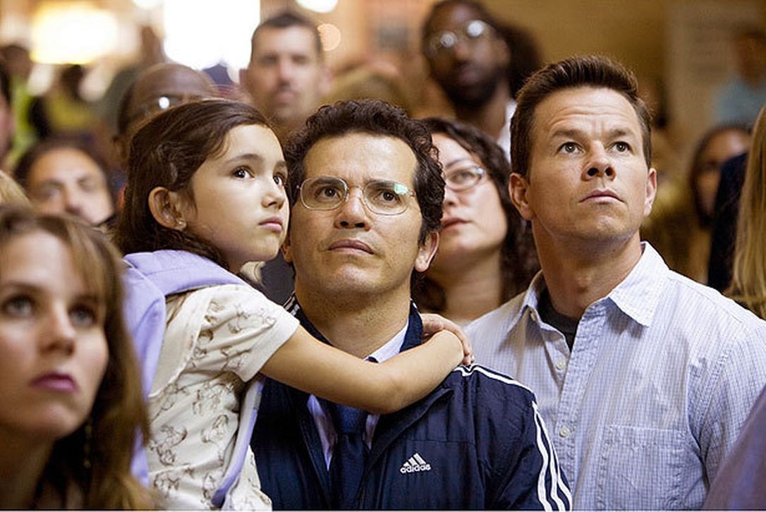 Mark Wahlberg (r) with colleague John Leguizamo (l) holding his daughter Ashlyn Sanchez in The Happening (2008)