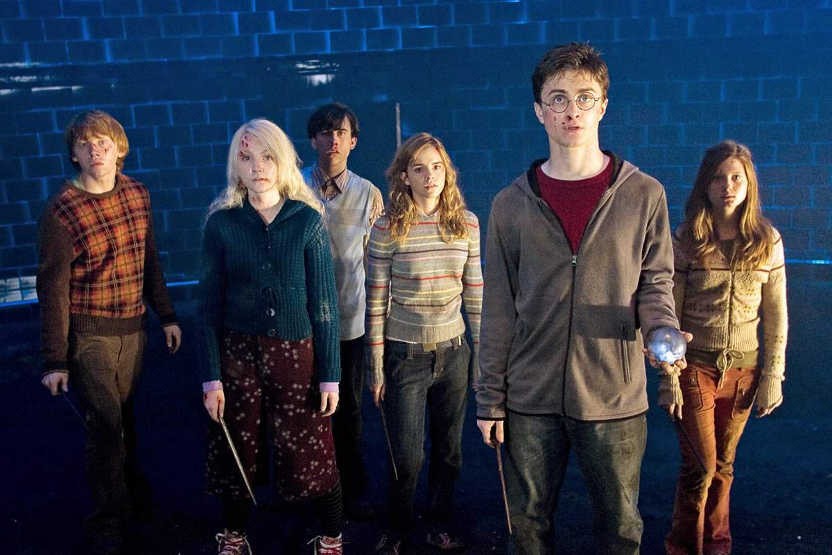 Ron Weasley (Rupert Grint), Luna Lovegood (Evanna Lynch), Neville Longbottom (Matthew Lewis), Hermione Granger (Emma Watson), Harry Potter (Daniel Radcliffe) and Ginny Weasley (Bonnie Wright) in Harry Potter and the Order of the Phoenix (2007)