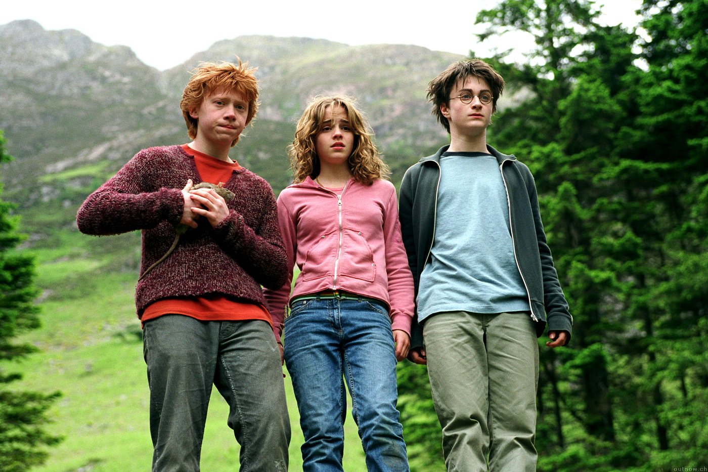 Ron Weasley (Rupert Grint), Hermione Granger (Emma Watson) and Harry Potter (Daniel Radcliffe) in Harry Potter and the Prisoner of Azkaban (2004)