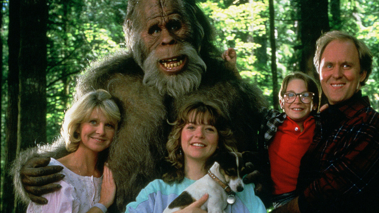 Melinda Dillon, Margaret Langrick, Joshua Rudoy, John Lithgow and Kevin Peter Hall in Harry and the Hdndersons (1087)