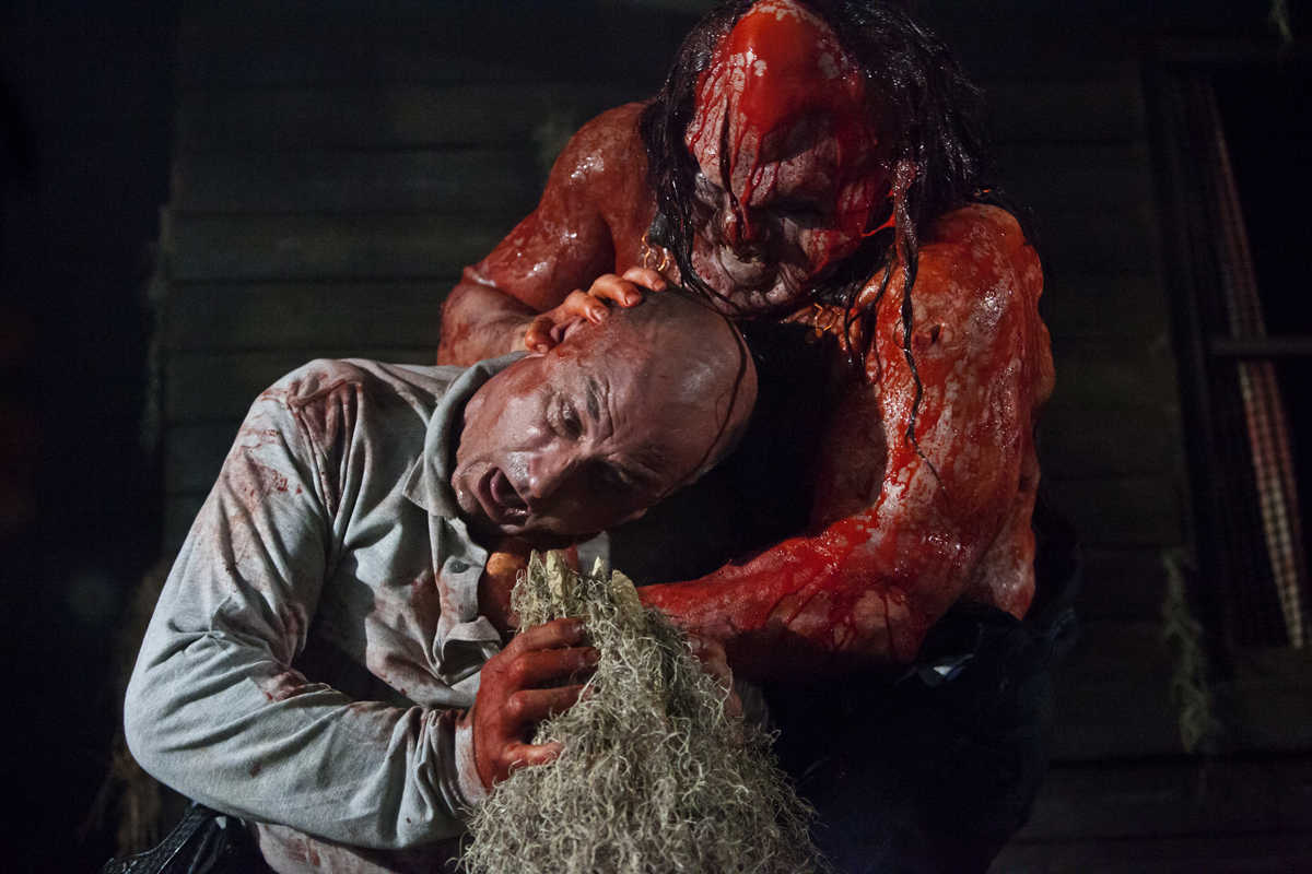 Kane Hodder as the resurrected Victor Crowley attacks Derek Mears in Hatchet III (2013)