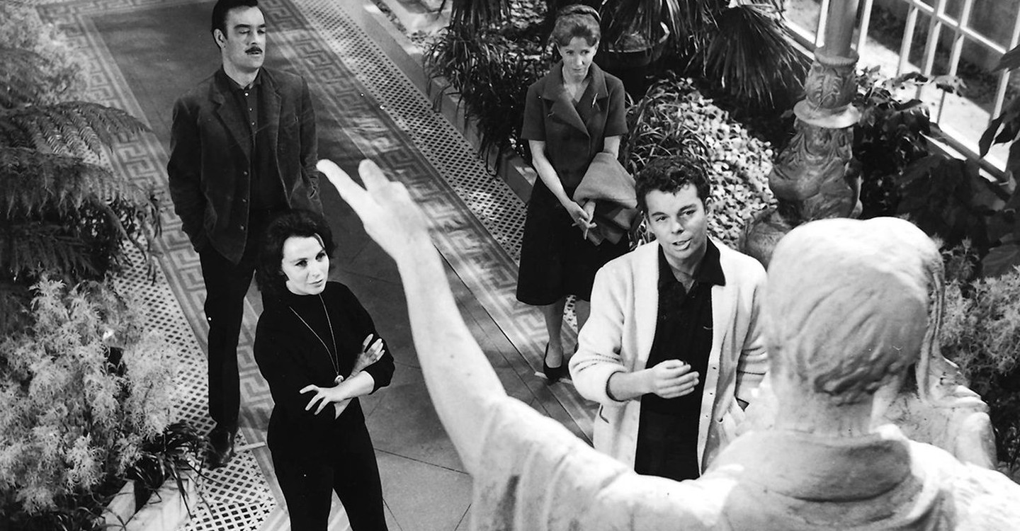 Dr Markway (Russell Johnson), Eleanor (Julie Harris), Theodora (Claire Bloom) and Luke (Russ Tamblyn) in The Haunting (1963)