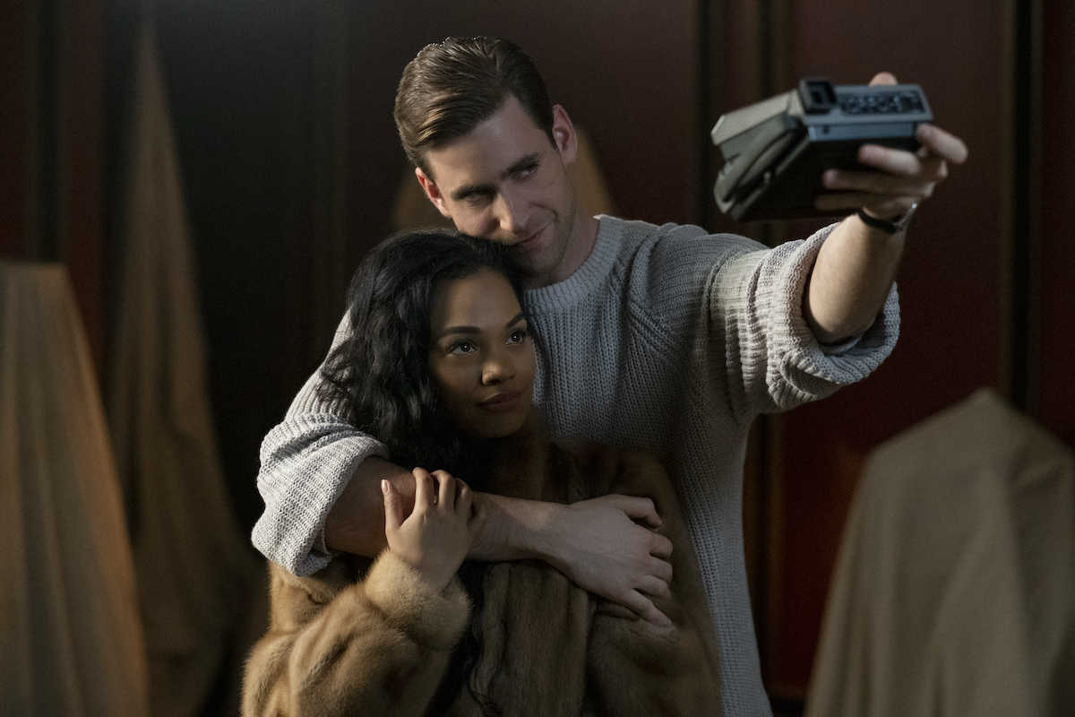 Quint (Oliver Jackson-Cohen) and Miss Jessel (Tahirah Sharif) in The Haunting of Bly Manor (2020)