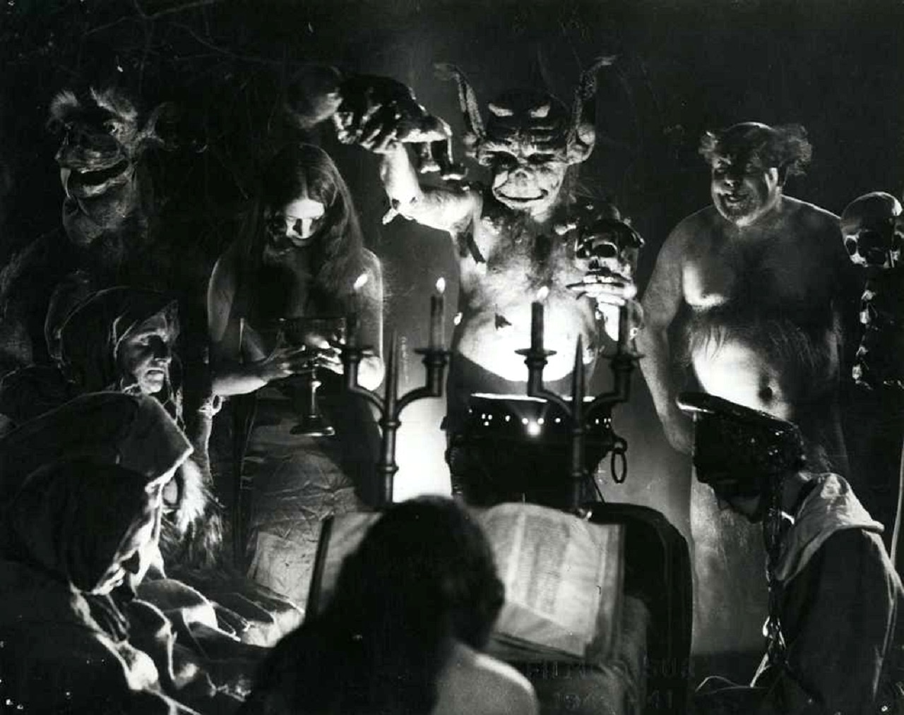Devil worshipers in Haxan (1922) 