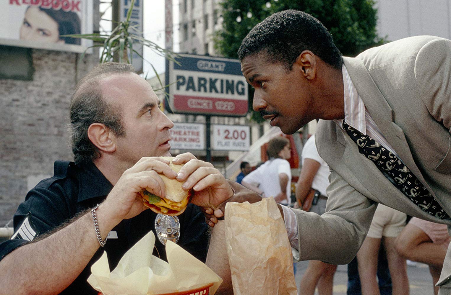 (l to r) Racist cop Bob Hoskins and ghostly companion Denzel Washington in Heart Condition (1990)