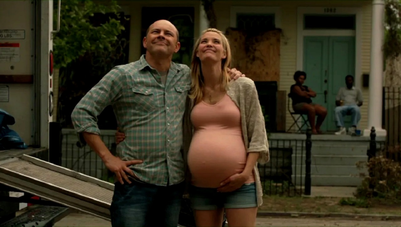 Rob Corddry and pregnant wife Leslie Bibb in Hell Baby (2013)