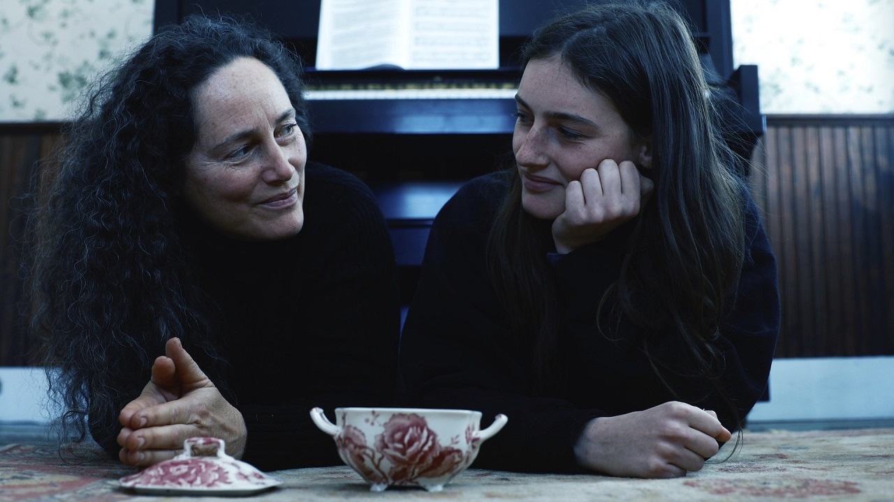 Mother and daughter Toby Poser and Zelda Adams in Hellbender (2021)