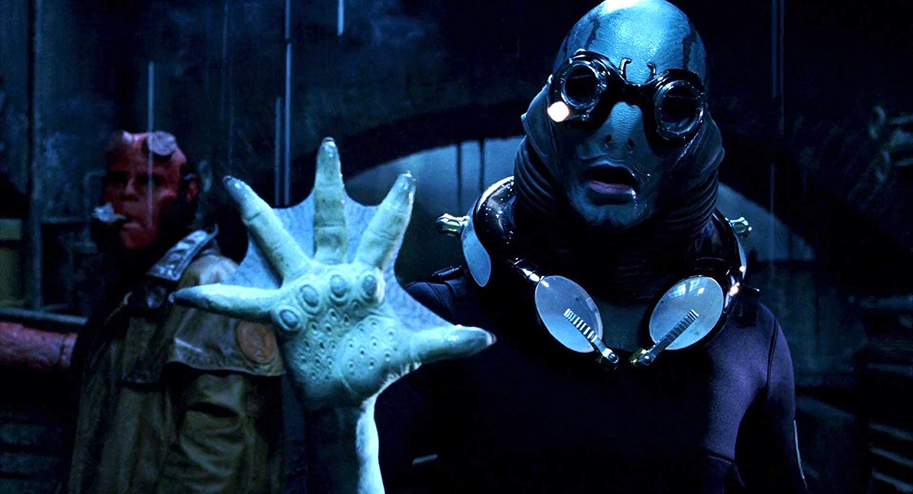 (l to r) Hellboy (Ron Perlman) and Abe Sapien (Doug Jones) in Hellboy (2004)