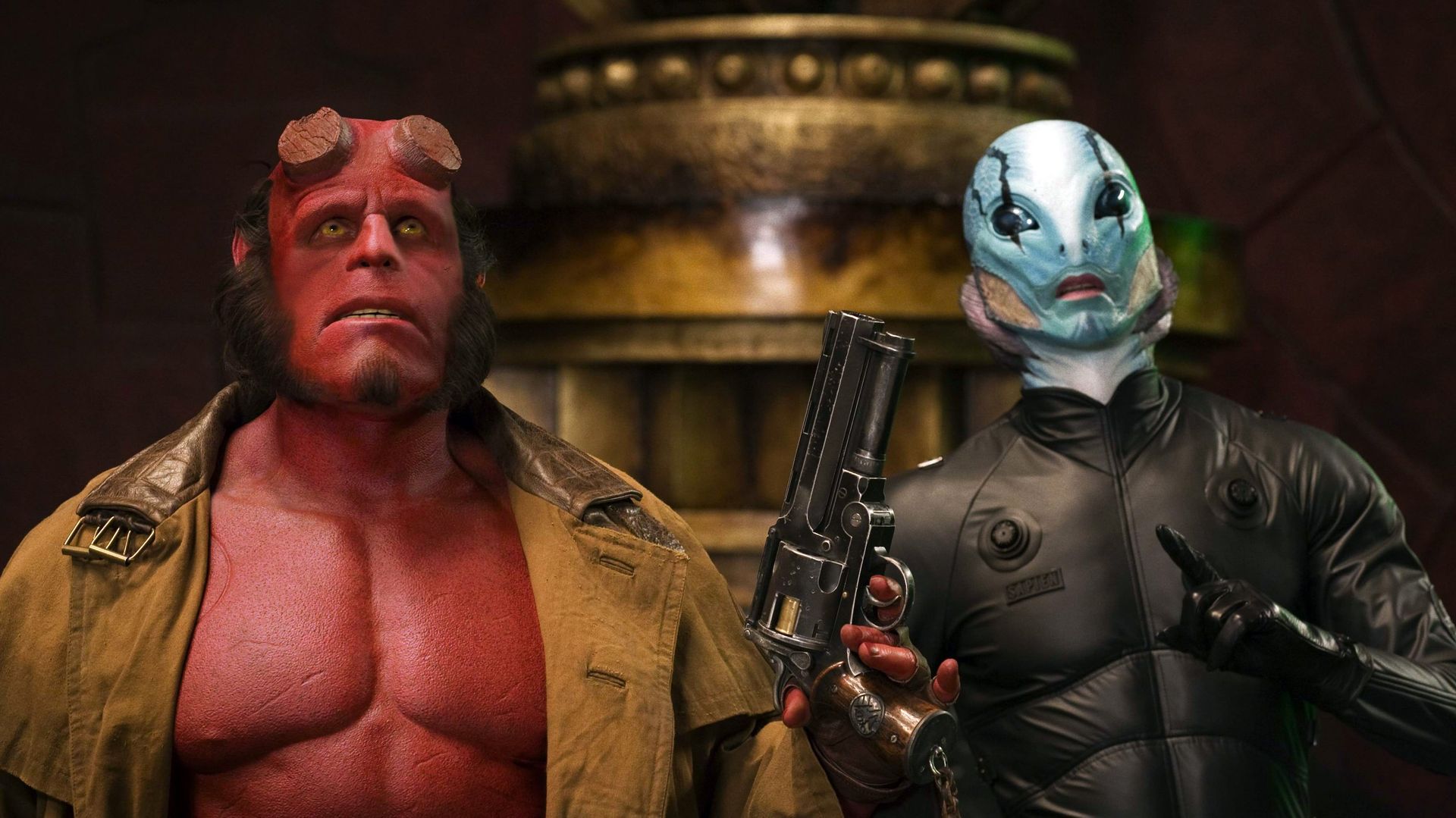 (l to r) Hellboy (Ron Perlman) and Abe Sapien (Doug Jones) in Hellboy II: The Golden Army (2008)