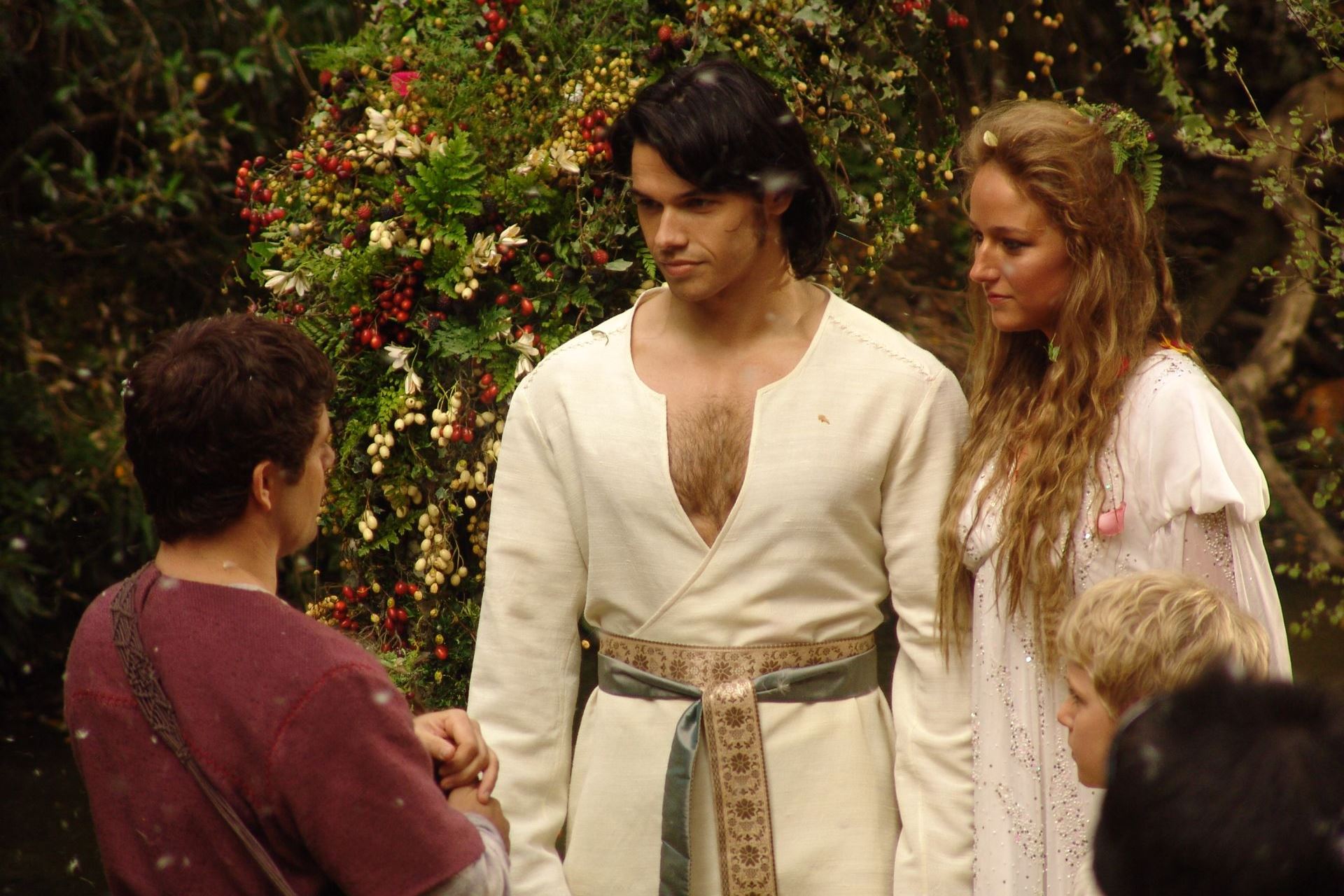 Hercules (Paul Telfer) and Deianeira (Leelee Sobieski) marry in Hercules (2005)