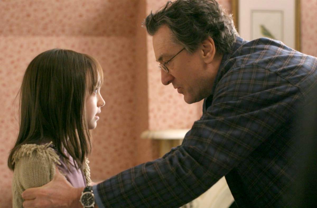 Robert De Niro and daughter Dakota Fanning in Hide and Seek (2005)