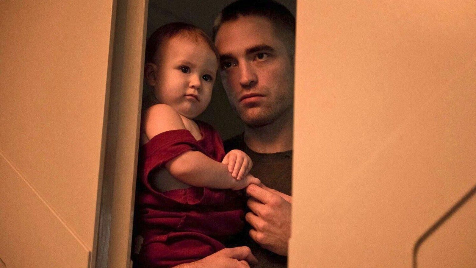 Monte (Robert Pattinson) tends his infant daughter Willow (Scarlett Lindsey) alone on a spaceship in High Life (2018)