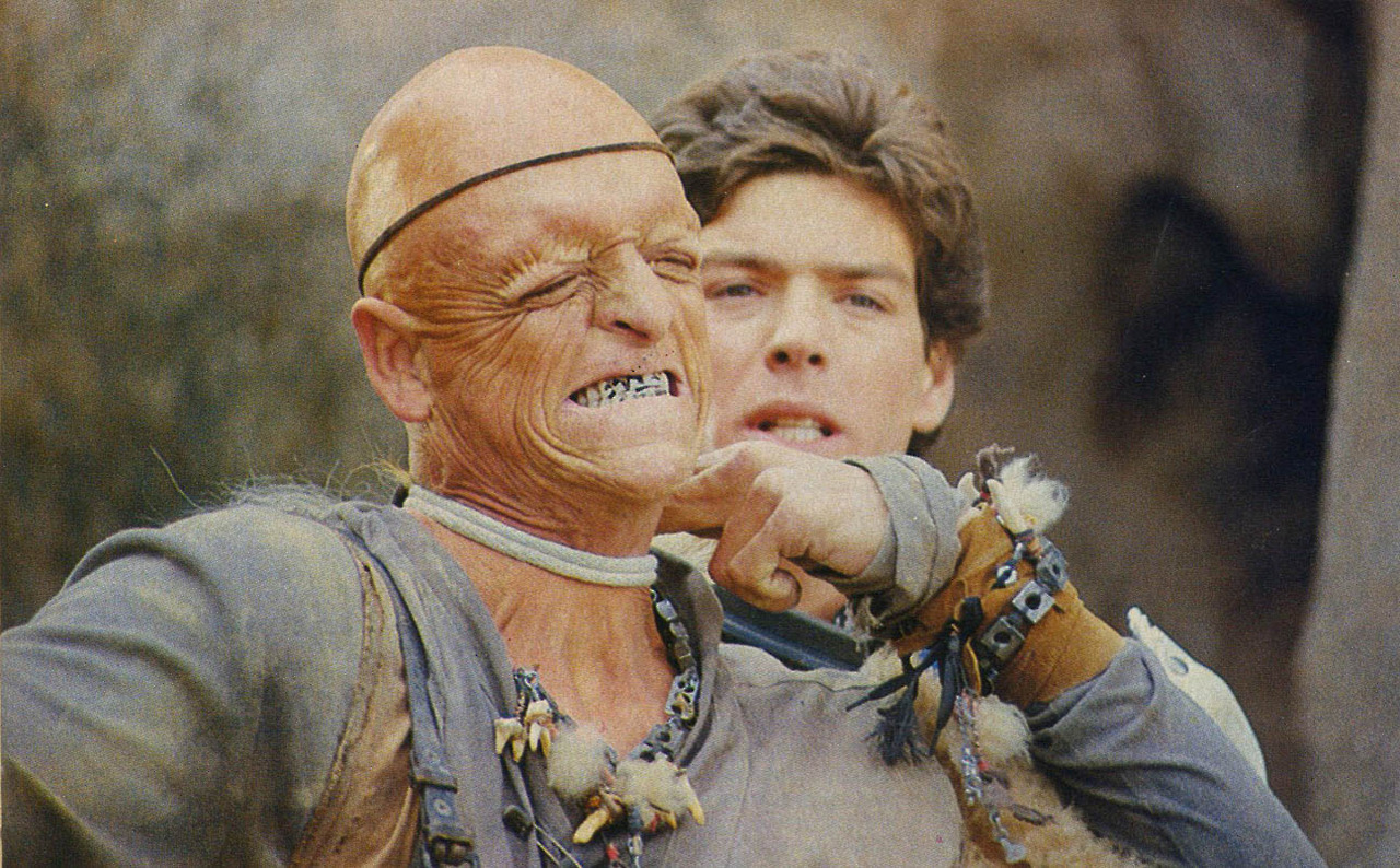 Kevin Spirtas (r) threatens Pluto (Michael Berryman) (l) in The Hills Have Eyes Part II (1985)