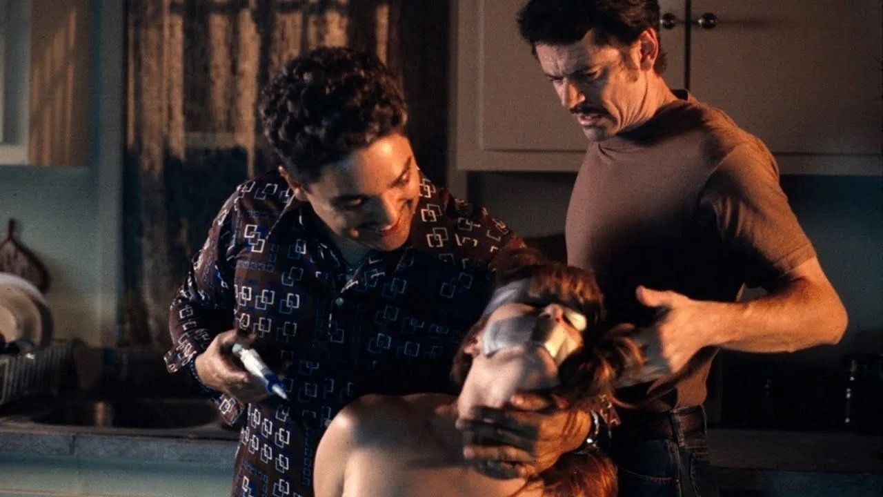 Angelo Buono (Nicholas Turturro) and Kenneth Bianchi (C. Thomas Howell) attack a victim in The Hillside Strangler (2004)