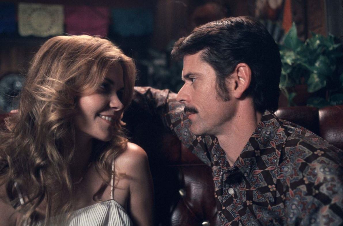 C. Thomas Howell as Kenneth Bianchi puts the moves on Allison Lange in The Hillside Strangler (2004)