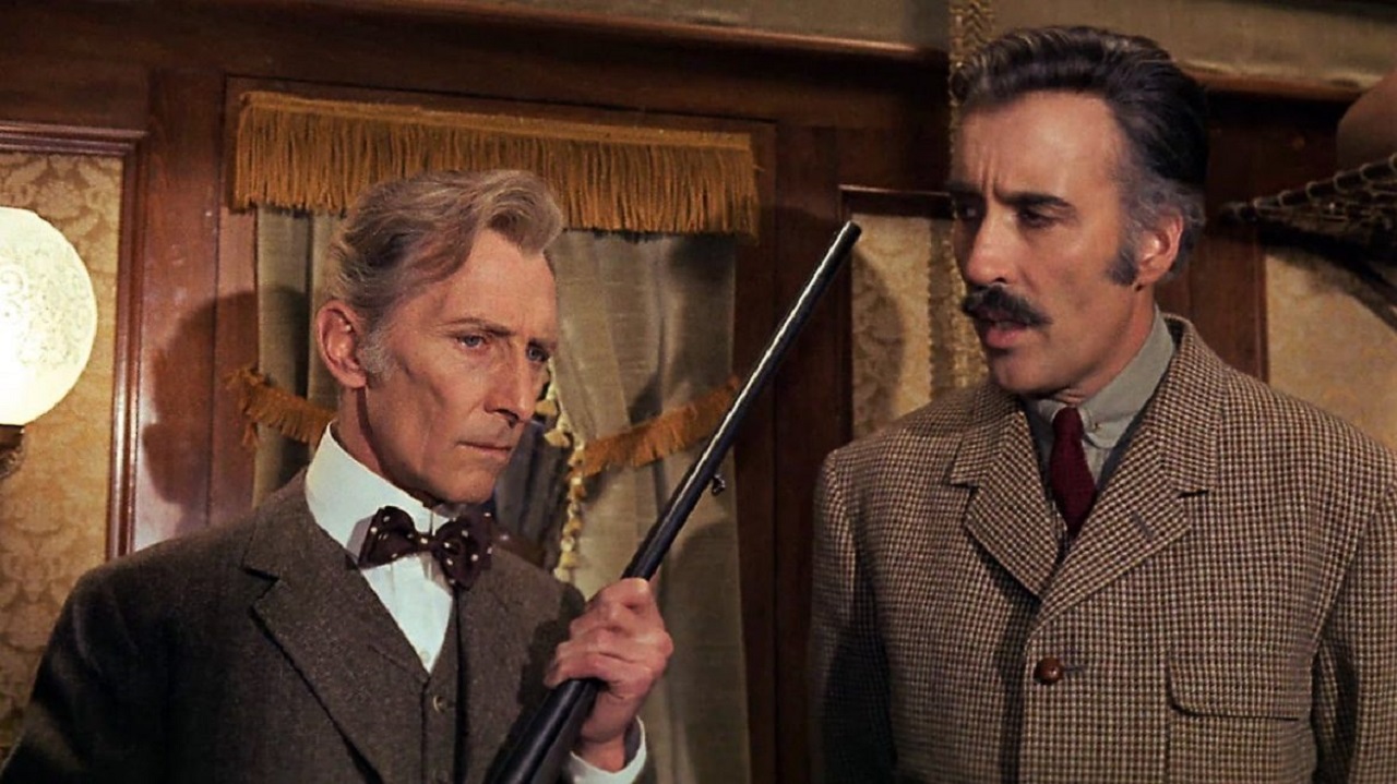 Dr Wells (Peter Cushing) and Sir Alexander Saxton (Christopher Lee) in Horror Express (1972)