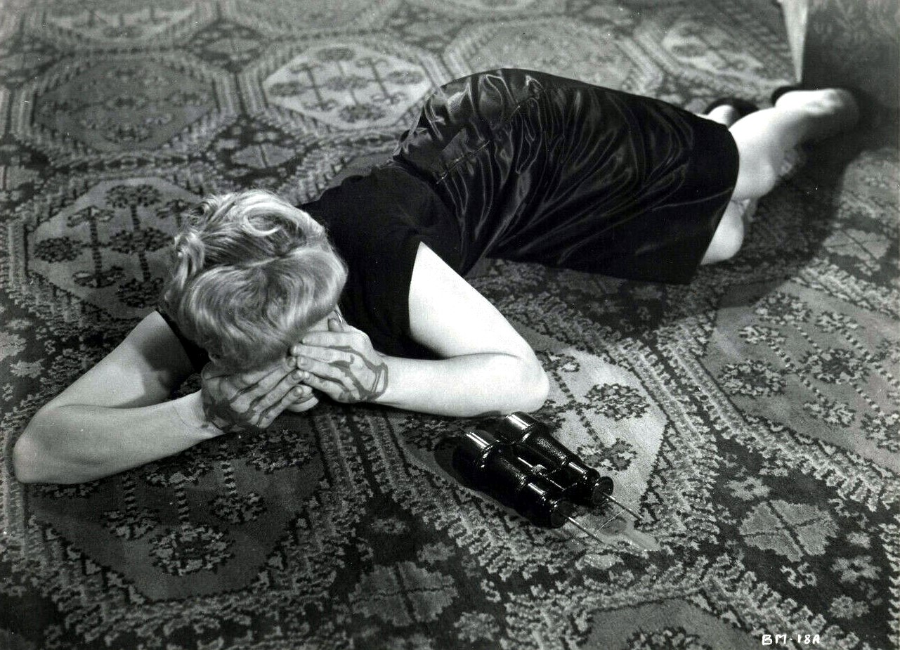 June Cunningham in the notorious stabbed in the eye with a pair of binoculars scene in Horrors of the Black Museum (1959)