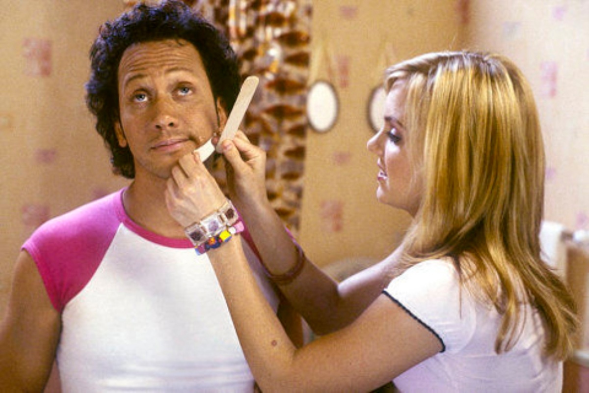 A bodyswapped Rob Schneider gets a makeover from Anna Faris in The Hot Chick (2002)