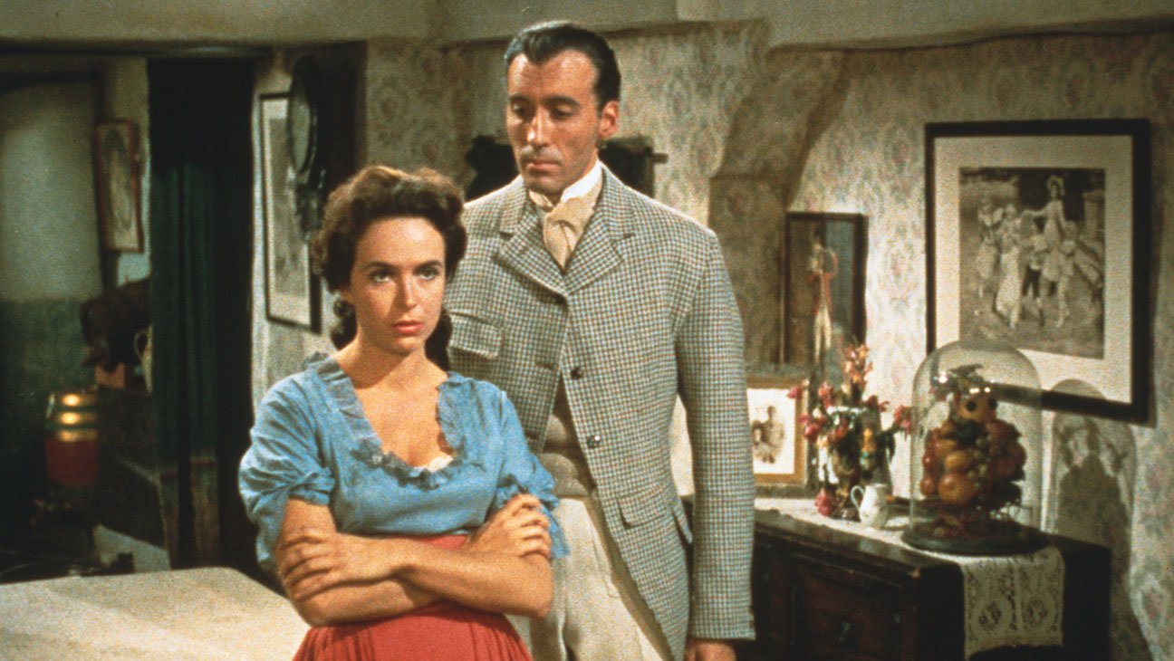 Sir Henry Baskerville (Christopher Lee) and Cecile Stapleton (Marla Landi) in The Hound of the Baskervilles (1959)