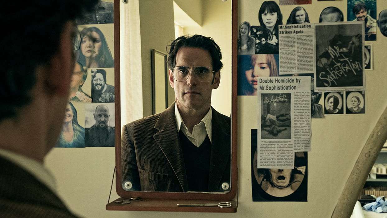 Jack (Matt Dillon) rehearses his expressions in front of a mirror in The House That Jack Built (2018)