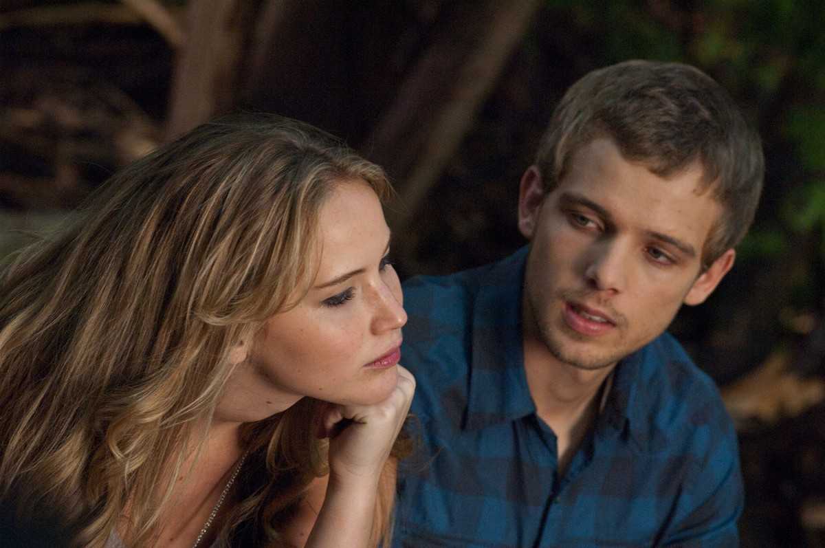 Jennifer Lawrence and Max Thieriot in The House at the End of the Street (2012) - a regular teen romance at first glance