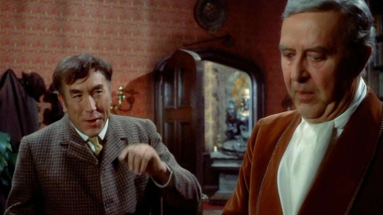 Frankie Howerd, Ray Milland in The House in Nightmare Park (1973)