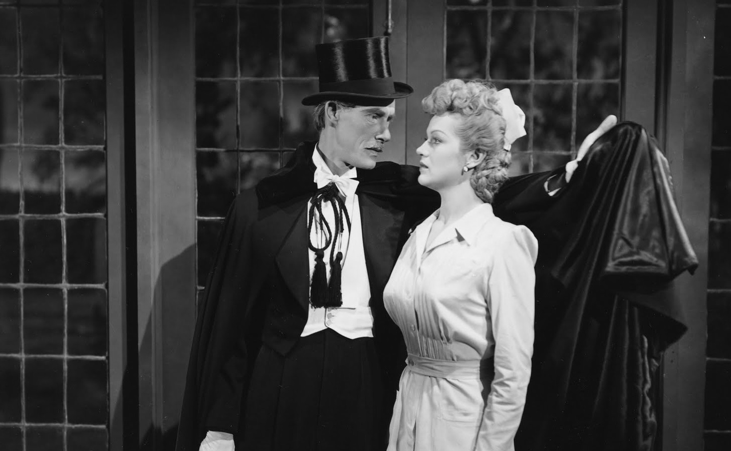 Dracula (John Carradine) makes the moves on nurse Martha O'Driscoll in House of Dracula (1945)