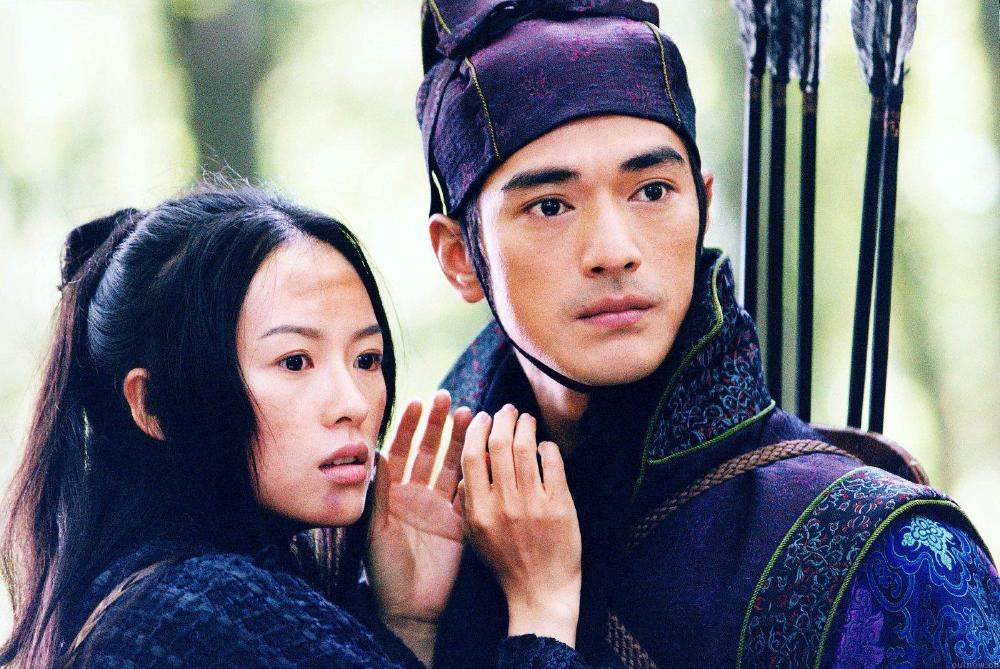 Forbidden love between Zhang Ziyi and Takeshi Kaneshiro in House of Flying Daggers (2004)