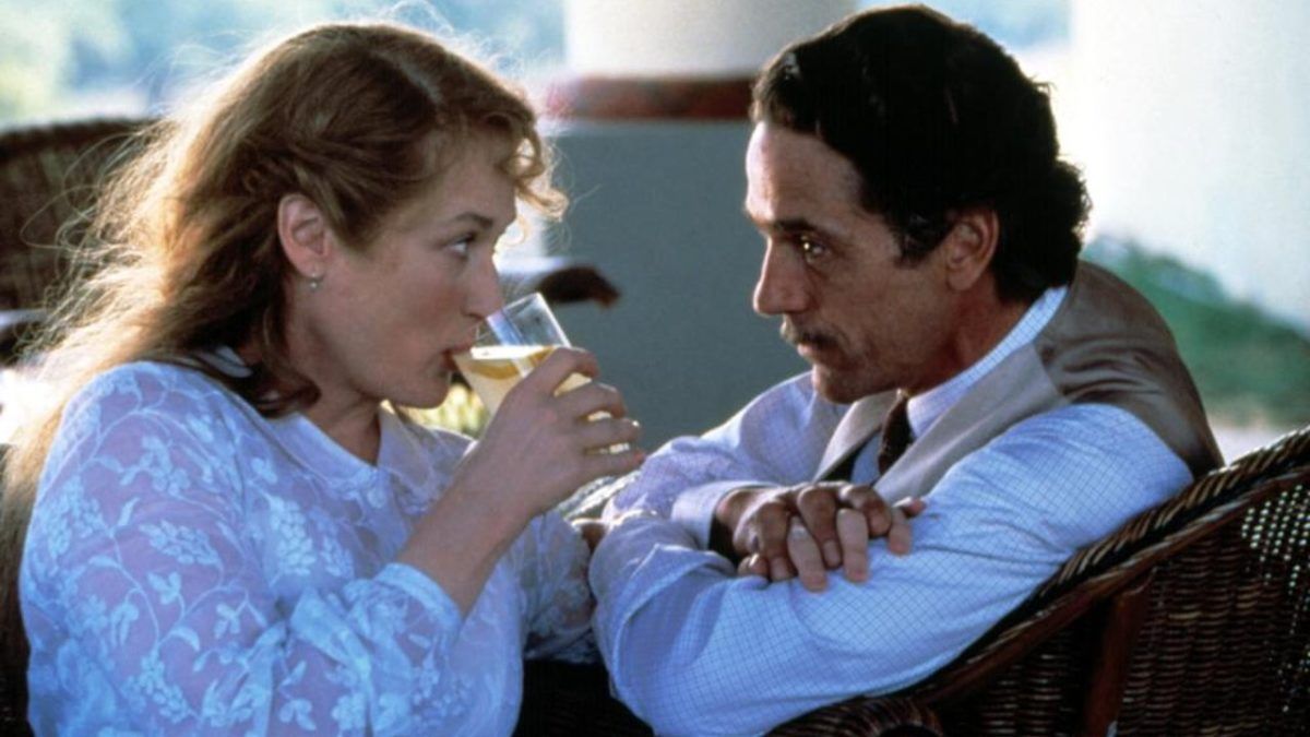 Clara (Meryl Streep) and Esteban Trueba (Jeremy Irons) in The House of the Spirits (1993)