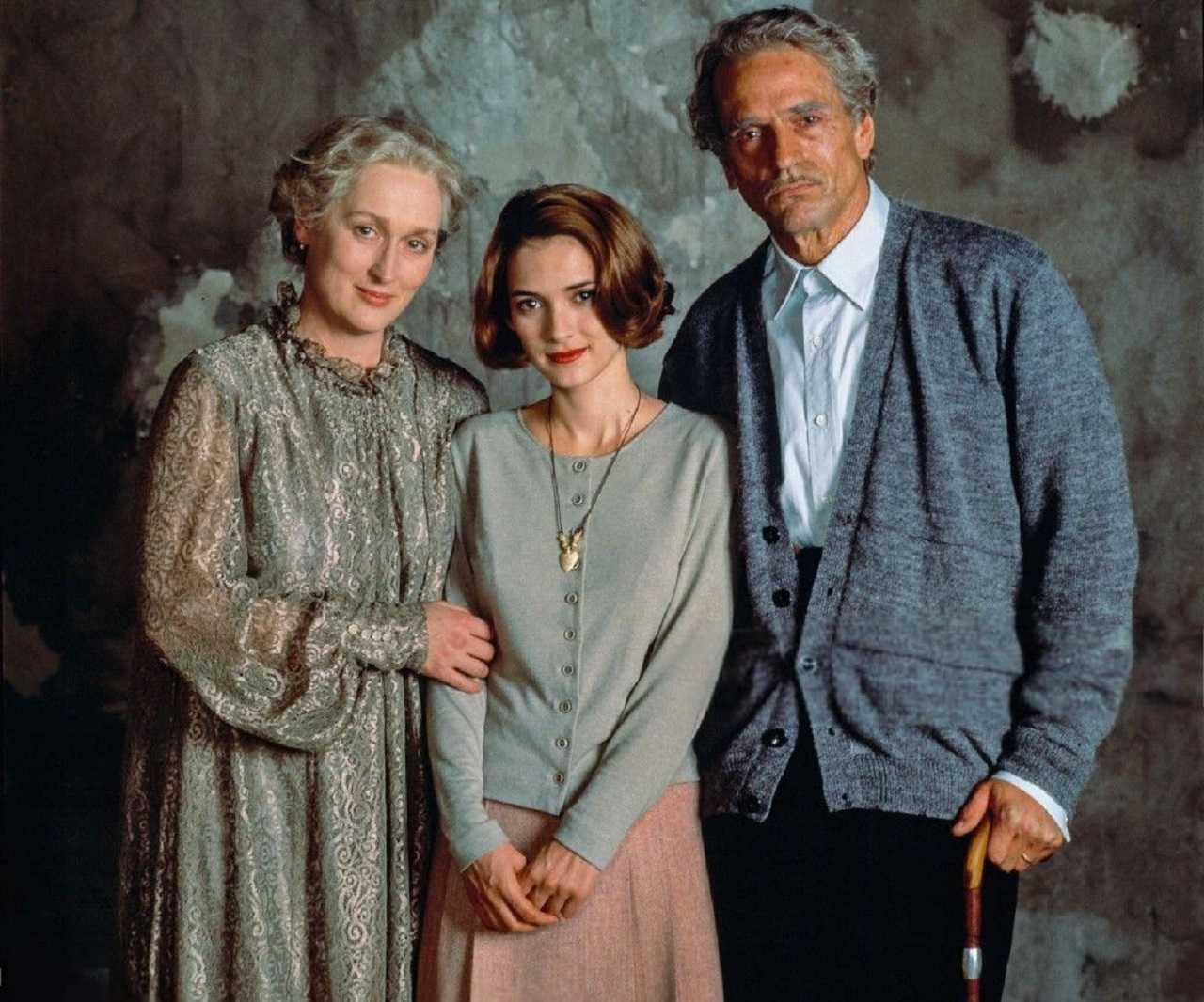 Meryl Streep, Winona Ryder and Jeremy Irons in The House of the Spirits (1993)