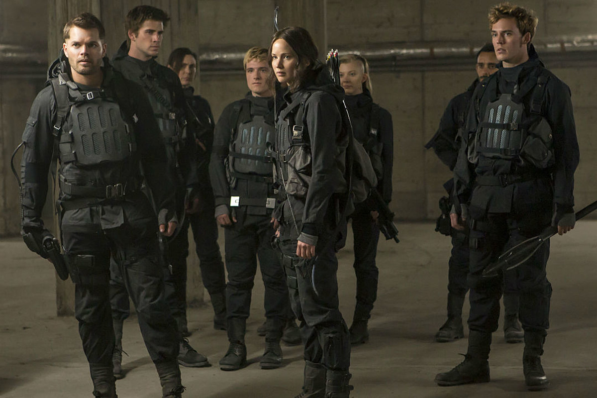 Wes Chatham, Liam Hemsworth, Michelle Forbes, Josh Hutcherson, Jennifer Lawrence, Natalie Dormer, Omid Abtahi and Sam Claflin in The Hunger Games: Mockingjay Part 2 (2015)