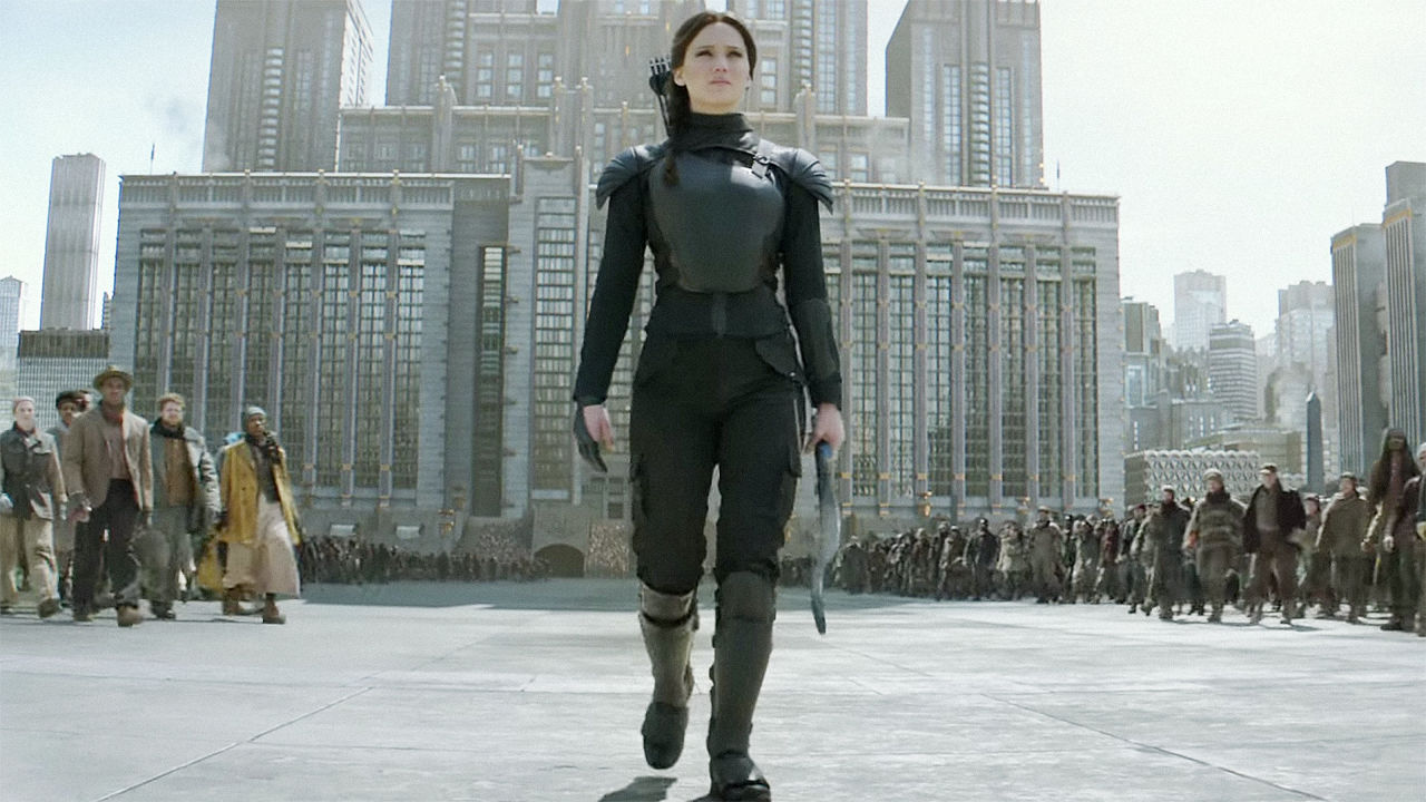 Katniss Everdeen (Jennifer Lawrence) reaches The Capitol in The Hunger Games: Mockingjay Part 2 (2015)