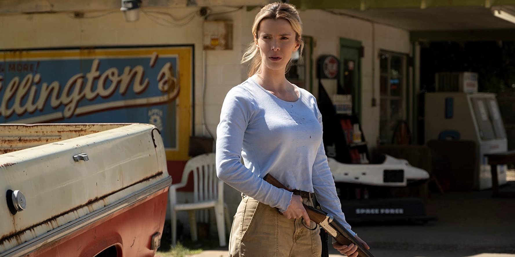 Crystal (Betty Gilpin) in The Hunt (2020)