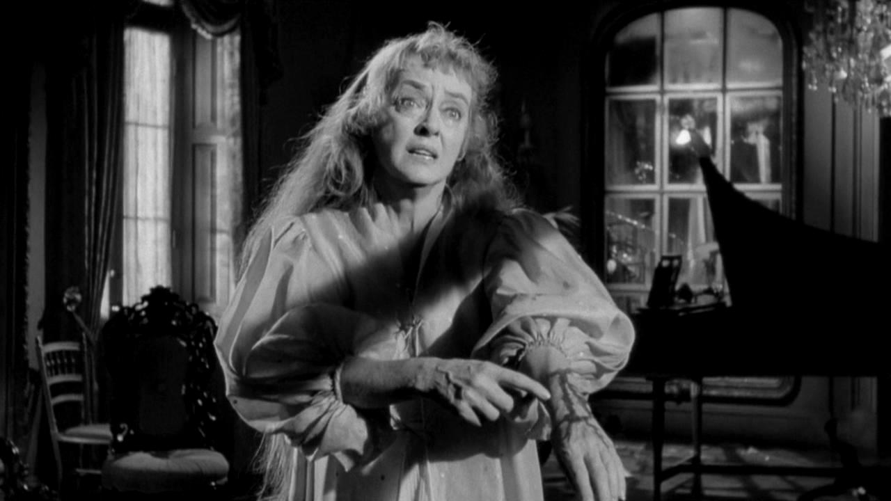 A deranged Bette Davis in Hush ... Hush, Sweet Charlotte (1964)