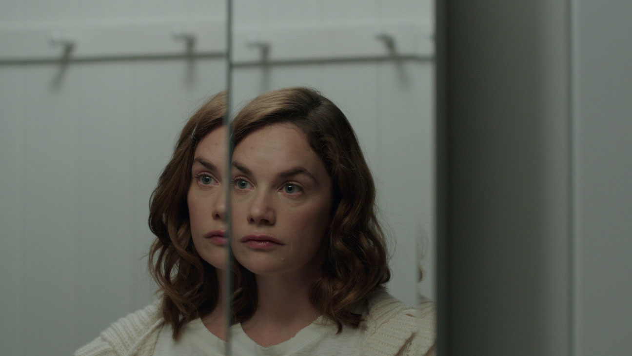 Ruth Wilson as the haunted care-aid Lily Saylor in I Am the Pretty Thing That Lives in the House (2016)