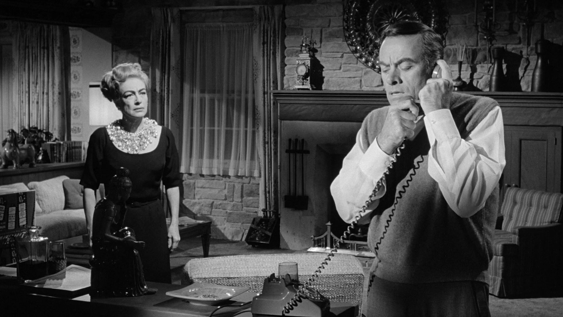 On thr receiving end of the prank call - John Ireland with mistress Joan Crawford in the background in I Saw What You Did (1965)