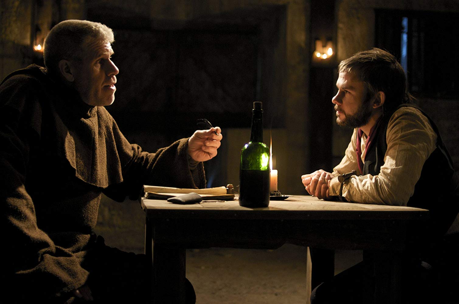 Father Duffy (Ron Perlman) hears the confession of Blake (Dominic Monaghan) in I Sell the Dead (2008)