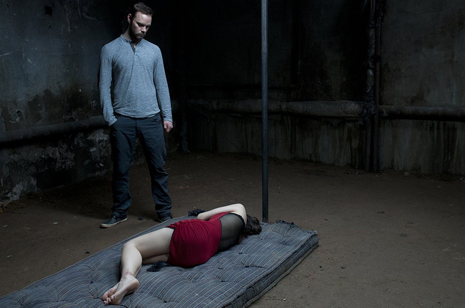 Joe Absolom stands over an imprisoned Jemma Dallender in I Spit on Your Grave 2 (2013)